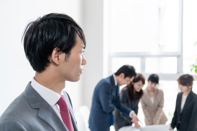 職場での“イジリ”文化に賛否両論! 有吉弘行の説くイジメとの違いとは
