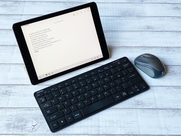 文字入力が多い方は、外付けキーボードがあると便利。PC用のBluetoothキーボードを接続してもOK。マウスも使えます