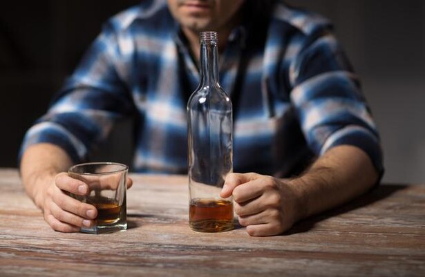 リスク高すぎ! ニコチンや麻薬より、アルコールの依存症が恐ろしいわけ/毎日雑学