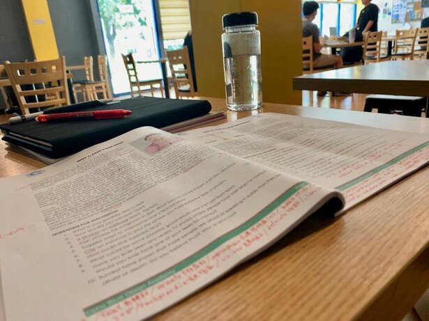 セブ ブルーオーシャン アカデミーの自習室では、多くの学生が自主学習に励んでいます
