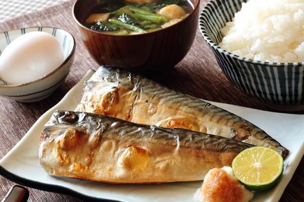 肩こりの解消に良い食べ物、実はとある魚に効果あり/毎日雑学