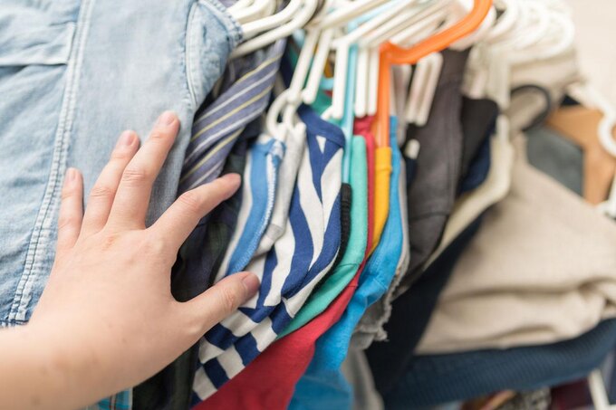 捨てちゃダメ!「昔の服」を取っておいた方が良い理由とは