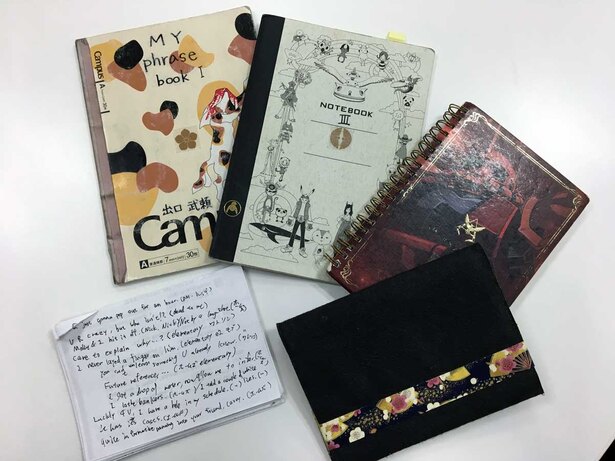 出口さんが書き溜めた歴代のフレーズブック。たまに学校の英語の先生に見てもらって間違ったところを修正してもらったりしたそう