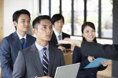 充分な資金、営業、人脈を計画的に整える