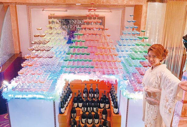 「ラベイ60本お城タワー」6段×8段×10段×12段×10段×8段×6段。3000万円タワー空間。